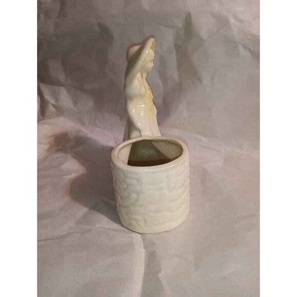 Vtg Shawnee pottery lady at the well planter - Picture 6 of 7